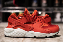 Load image into Gallery viewer, Wmns Air Huarache Run &#39;All Red&#39; -  634835 601 (Size 9W -  Worn)

