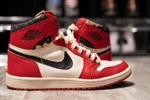 Load image into Gallery viewer, Air Jordan 1 Retro High &#39;Chicago&#39; 1994 - 130207 101 (Size 7 -  Worn) / No Box
