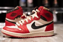 Load image into Gallery viewer, Air Jordan 1 Retro High &#39;Chicago&#39; 1994 - 130207 101 (Size 7 -  Worn) / No Box
